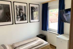 Möbliertes Zimmer, monatlich oder länger – Möhringer Strasse 28, 70199 Heslach, Stuttgart – Vorschaubild 1