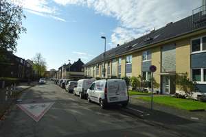 lichtdurchflutete, ruhige Wohnung mit EBK, Marmorfliesen