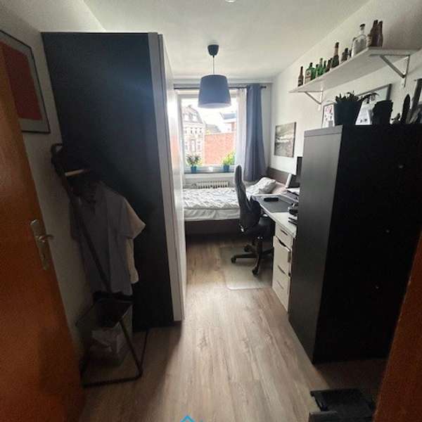 *** Attraktives u. solides Mehrfamilienhaus - mit Garagen - Aachener Innenstadt ***