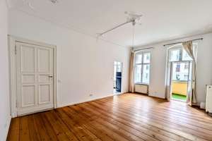 Berlin-Friedrichshain: Helle 2-Zimmer Altbauwohnung mit Balkon, Stuck & Dielen in begehrter Kiezlage