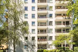 Vermietete 3-Zimmer-Eigentumswohnung mit schönem Balkon und TG-Einzelstellplatz – Die vollständige Adresse der Immobilie erhältst du vom Anbieter., 81927 Englschalking, München – Vorschaubild 3