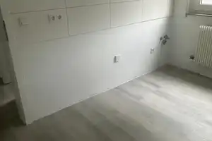 Ansprechende und vollständig renovierte 3-Raum-EG-Wohnung mit Balkon in Oberhausen – Dieckerstraße 167, 46047 Oberhausen – Vorschaubild 4