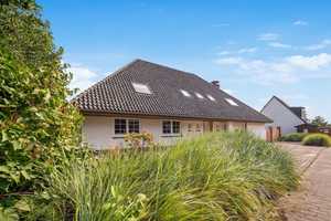 Zweifamilienhaus mit vielfältigen Nutzungsmöglichkeiten in unmittelbarer Nähe zum Strand – Cuxhaven (Kreis) – Vorschaubild 1