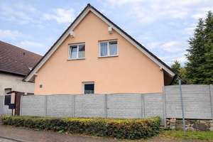 *Einfamilienhaus mit großem Grundstück, Pool und Entwicklungspotenzial – Nähe Muldestausee* – Dorfplatz 14, 6774 Mühlbeck – Vorschaubild 2