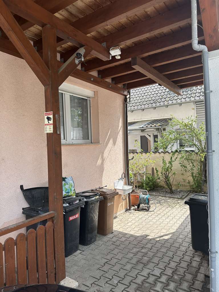 Immobilie in Lauffen am Neckar - Freistehendes Zweifamilienhaus mit Garage, Carport, Stellplätzen und einer schönen Balkonterrasse - Bild 3