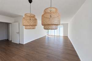 Großzügige 3-Zimmer-Wohnung mit eigenem Garten, Terrasse und Tiefgaragenstellplatz in Hannover-Bothf – 30657 Sahlkamp, Hannover – Vorschaubild 2