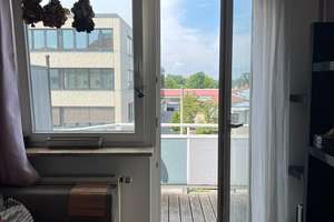 Maxfeld: Helle 1-Zimmer-Stadtwohnung mit Westbalkon, Aufzug und festem Tiefgaragenstellplatz – Rollnerstraße 134, 90408 Uhlandstraße, Nürnberg – Vorschaubild 3