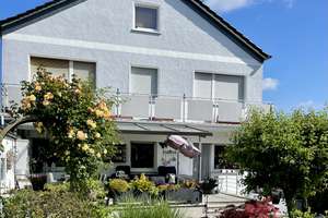 Alle Möglichkeiten stehen offen! Super gepflegtes MFH mit Garagenhof auf parkähnlichem Grundstück