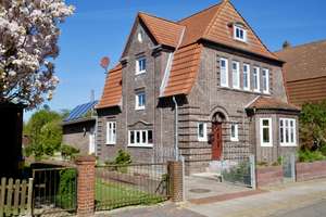 Renovierte Altbau-Stadtvilla in Brunsbüttel
mit großzügiger Raumaufteilung