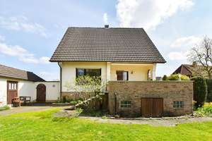 Sanierungsbedürftiges Haus mit Garage und Caport auf großem Grundstück! – Die vollständige Adresse der Immobilie erhältst du vom Anbieter., 33106 Elsen, Paderborn – Vorschaubild 2