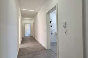 Kernsanierte Drei-Zimmer-Wohnung mit Balkon in attraktiver Innenstadtlage in Schweinfurt – Die vollständige Adresse der Immobilie erhältst du vom Anbieter., 97421 Innenstadt, Schweinfurt – Vorschaubild 3