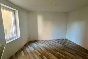 *ERDGESCHOSS WOHNUNG * renovierte 2 ZKB * Tageslichtbad mit Badewanne* Saarbrücken BURBACH – Die vollständige Adresse der Immobilie erhältst du vom Anbieter., 66115 Burbach, Saarbrücken – Vorschaubild 2
