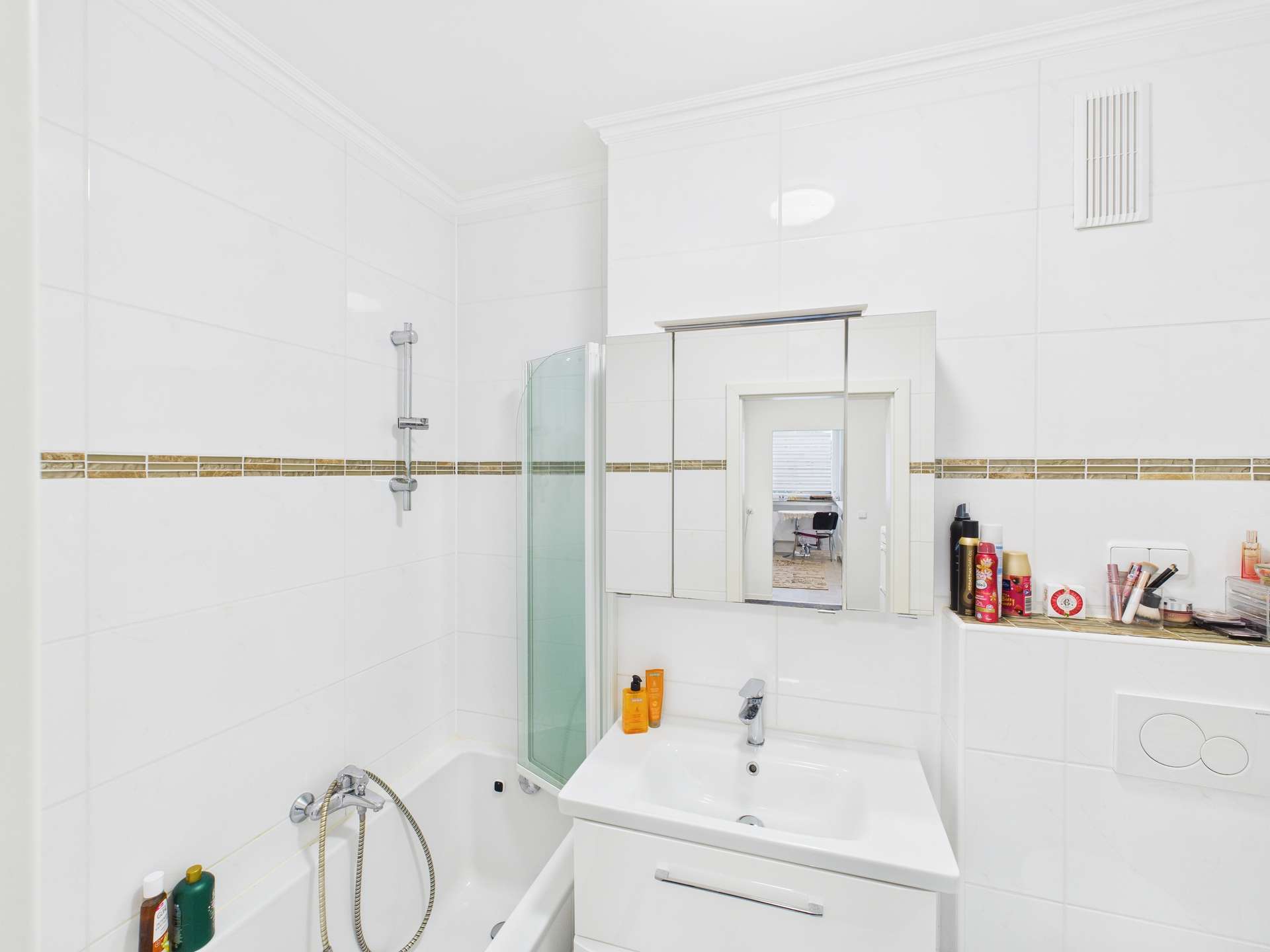 Immobilie in Liederbach - MODERNES WOHNEN IM TAUNUS – sanierte 2-Zimmer-Wohnung mit Balkon - Bild 4