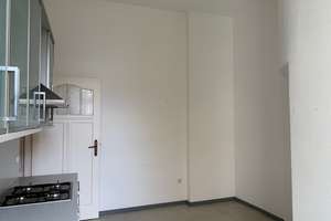 Stilvolle, geräumige und gepflegte 2-Zimmer-Wohnung mit Balkon und EBK in Charlottenburg, Berlin – Neue Kantstraße 11, 14057 Charlottenburg, Berlin – Vorschaubild 10