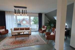 Helle Maisonette-Wohnung mit zwei Balkonen und Garage