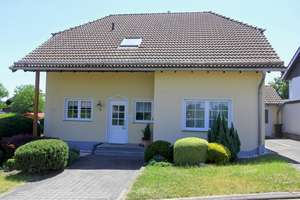 Qualität und Wohnkomfort – Wohnhaus mit 2 Einheiten und grünem Refugium! – Fichtenstraße 11, 55624 Rhaunen – Vorschaubild 1