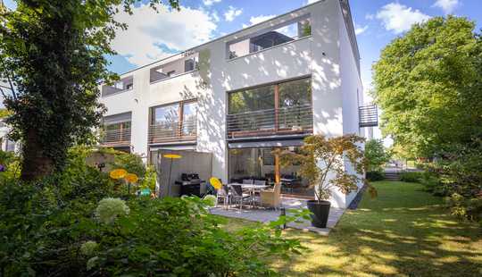 Bild von Moderne Transparenz – Hochwertiges Atelierhaus direkt am Niddapark