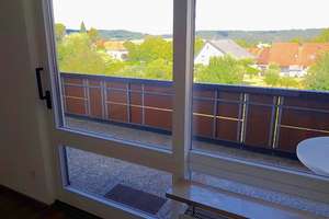 Attraktive Dachgeschosswohnung mit vier Zimmern und großem Balkon in Adelmannsfelden – Amselweg 2, 73486 Adelmannsfelden – Vorschaubild 4