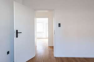 Modern wohnen in Düsseldorf – frisch renovierte 2-Zimmer-Wohnung mit Balkon und neuer Einbauküche – Die vollständige Adresse der Immobilie erhältst du vom Anbieter., 40470 Rath, Düsseldorf – Vorschaubild 5