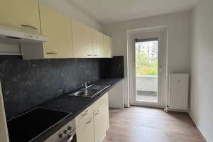 St. Lorenz Süd, Moislinger Allee, 2 Zimmer-Wohnung mit Balkon, Vollbad, EBK, Laminat – Moislinger Allee 46, 23558 Sankt Lorenz Süd, Lübeck – Vorschaubild 2