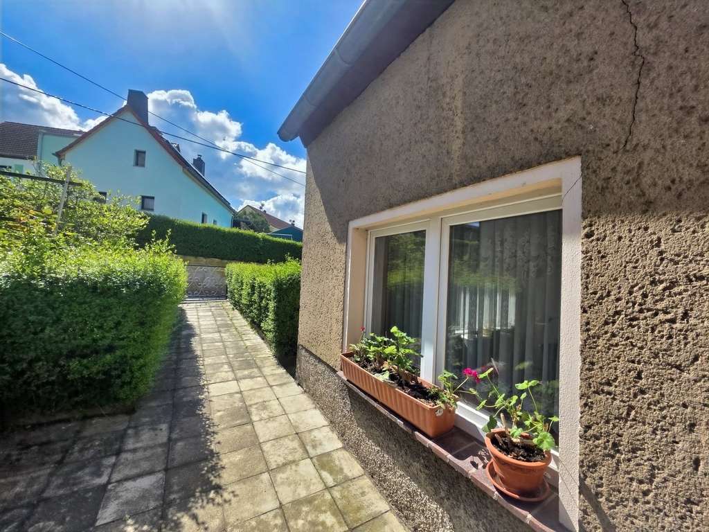 Immobilie in Bad Lausick - Haus mit Garten und Platz für Hühner - Bild 1