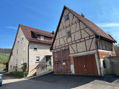 Ein Haus für Macher in Weinstadt-Strümpfelbach
Handwerkerhaus mit Scheune und Bauplatz