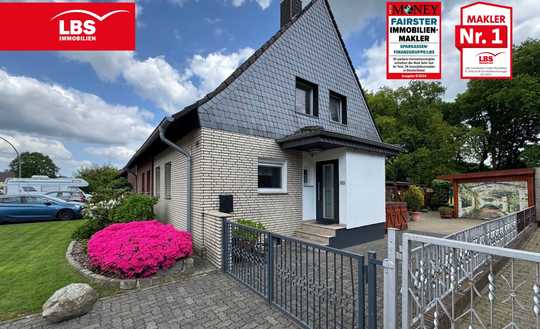 Ruhig und dennoch zentral - Haus mit Garten, 2 Gartenhäusern und Pool!