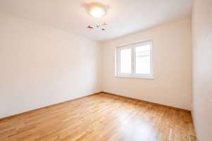Familienfreundliche 4-Zimmer Wohnung mit Balkon und Loggia – 60486 Gallus, Frankfurt am Main – Vorschaubild 4