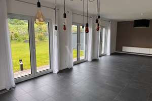 Lichtdurchflutetes Familienhaus mit großem Garten, moderner Wohnküche und Terrasse! – Die vollständige Adresse der Immobilie erhältst du vom Anbieter., 35041 Haddamshausen, Marburg – Vorschaubild 5