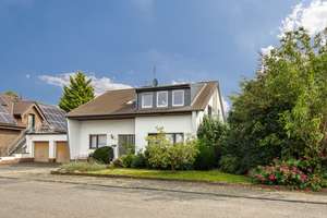 Elsdorf gepflegtes 2-Familienhaus mit 2 Garagen in ruhiger Wohnlage – Die vollständige Adresse der Immobilie erhältst du vom Anbieter., 50189 Elsdorf – Vorschaubild 2