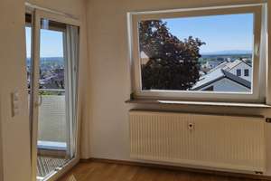 Dachgeschoss mit drei Zimmern und Ausblick in Alzenau – Die vollständige Adresse der Immobilie erhältst du vom Anbieter., 63755 Alzenau – Vorschaubild 2