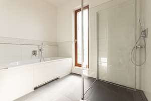 Sonnige & hochwertige 4 Zimmer mit drei Balkonen | Kamin | Parkett | Fußbodenheizung | Aufzug – Die vollständige Adresse der Immobilie erhältst du vom Anbieter., 4105 Zentrum-Nord, Leipzig – Vorschaubild 19