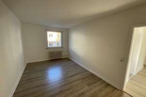 Schöne helle 3-Zimmerwohnung mit Balkon zu vermieten !!! – Die vollständige Adresse der Immobilie erhältst du vom Anbieter., 38118 Westliches Ringgebiet, Braunschweig – Vorschaubild 4