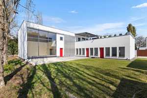 Bestlage: Architektenvilla im 
Bauhausstil mit 5 TG-Plätzen! – Regensburg – Vorschaubild 1