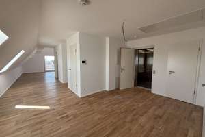 Neubau-Highlight in Ulm-Lehr: Helle 3-Zimmer-Dachgeschosswohnung mit Einbauküche – Straubstraße 10/2, 89081 Lehr, Ulm – Vorschaubild 2