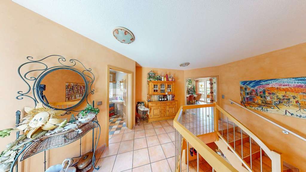 Immobilie in Retzstadt - Wohnen auf höchstem Niveau: Großzügiges Einfamilienhaus am Fuße der Weinberge - Bild 3