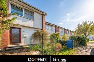 Henstedt- Ulzburg | Modernisiertes Reihenmittelhaus mit stylischer Küche, neuer Heizung und Vollk. – Die vollständige Adresse der Immobilie erhältst du vom Anbieter., 24558 Henstedt-Ulzburg – Vorschaubild 1