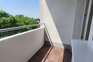 Lichtdurchflutete 2-Zi.-Wohnung (5. OG) mit Loggia & neuer EBK in Köln-Grengel - 2026 modernisiert – Akazienweg 82, 51147 Grengel, Köln – Vorschaubild 2
