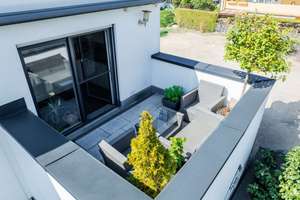 Design, Raum und Flexibilität – eine moderne Bauhausvilla mit Pool für alle Lebensphasen – Die vollständige Adresse der Immobilie erhältst du vom Anbieter., 81825 Gartenstadt Trudering, München – Vorschaubild 13