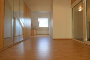TOWNHOUSE WITH WELLNESS AREA! approx. 179m², 5-room, 4-bed, 2.25-bath, only 13 minutes Clay Kaserne – Die vollständige Adresse der Immobilie erhältst du vom Anbieter., 65191 Sonnenberg, Wiesbaden – Vorschaubild 14