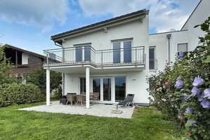 Modernes wohnen am Alpenrand - Stilvolle DHH für Ihre Familie – Die vollständige Adresse der Immobilie erhältst du vom Anbieter., 83026 Happing, Rosenheim – Vorschaubild 1