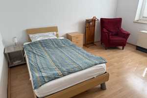 Geschmackvolle, gepflegte 1-Zimmer-Souterrain-Wohnung in Köln Lindenthal – Köln – Vorschaubild 1