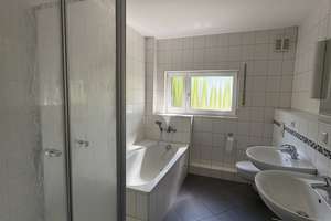 Familienfreundliches Reihenmittelhaus mit Garten und Einbauküche in Düsseldorf-Wittlaer – Nähe ISD** – 40489 Wittlaer, Düsseldorf – Vorschaubild 12