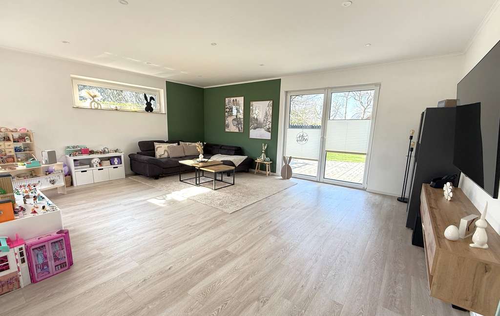 Immobilie in Bockhorn - Lichtdurchflutetes Familienhaus mit Walmdach – Top modernisiert & sofort bezugsfertig - Bild 4