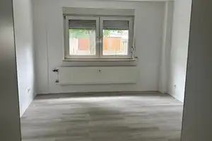 Ansprechende und vollständig renovierte 3-Raum-EG-Wohnung mit Balkon in Oberhausen – Dieckerstraße 167, 46047 Oberhausen – Vorschaubild 3