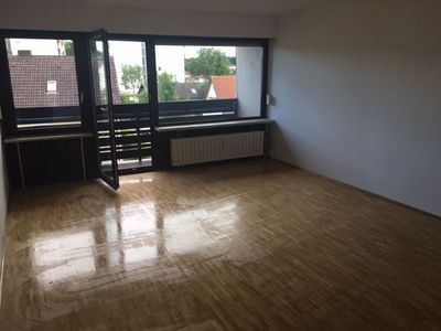 Großzügige 4-Zimmer-Wohnung mit 2 Balkonen, Aufzug und Garage in Eglharting