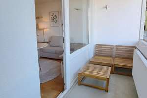 Lichtdurchflutetes, vollmöbliertes 1-Zimmer-Apartment mit Südbalkon und separater Küche – Wolfgang-Borchert-Weg 1, 81927 Johanneskirchen, München – Vorschaubild 6
