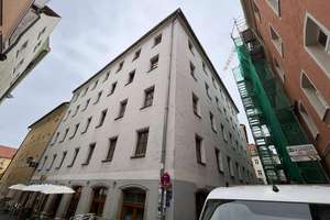 VERKAUFT ! Vermietete Denkmal-2-Zi.-Whg. mit Balkon in der Regensburg – Die vollständige Adresse der Immobilie erhältst du vom Anbieter., 93047 Innenstadt, Regensburg – Vorschaubild 2