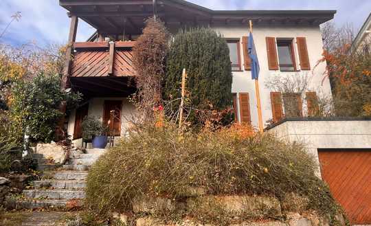 Paradies für Familien und Gartenliebhaber - top Aussichtslage Achalm