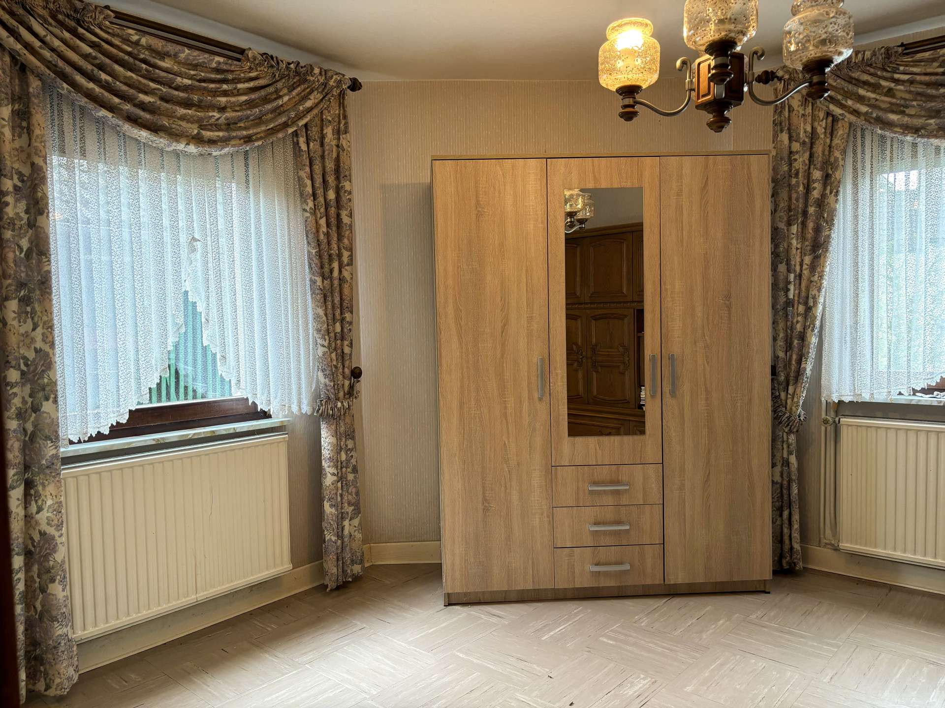 Immobilie in Hamm (Sieg) - Ruhig gelegenes Einfamilienhaus mit Garten, zwei Garagen und Scheune in idyllischer Lage! - Bild 4